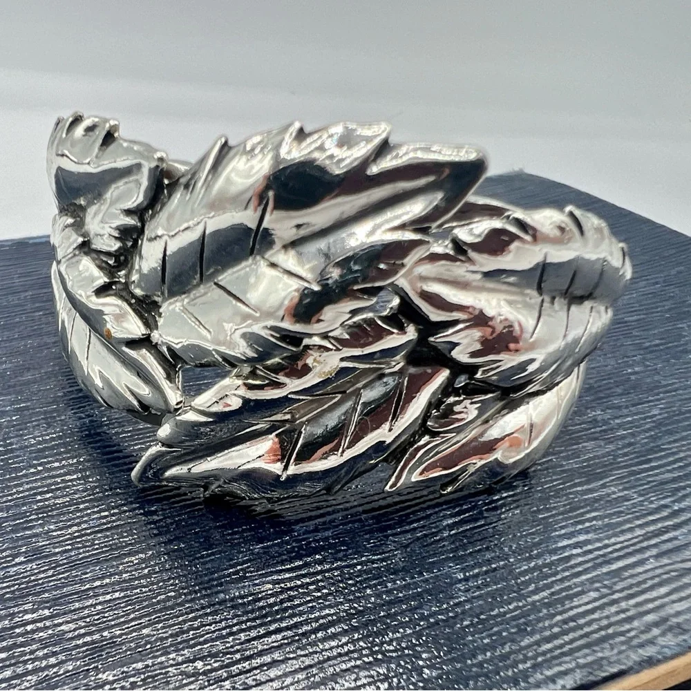 Vintage silver tone leafy hinged statement bracelet